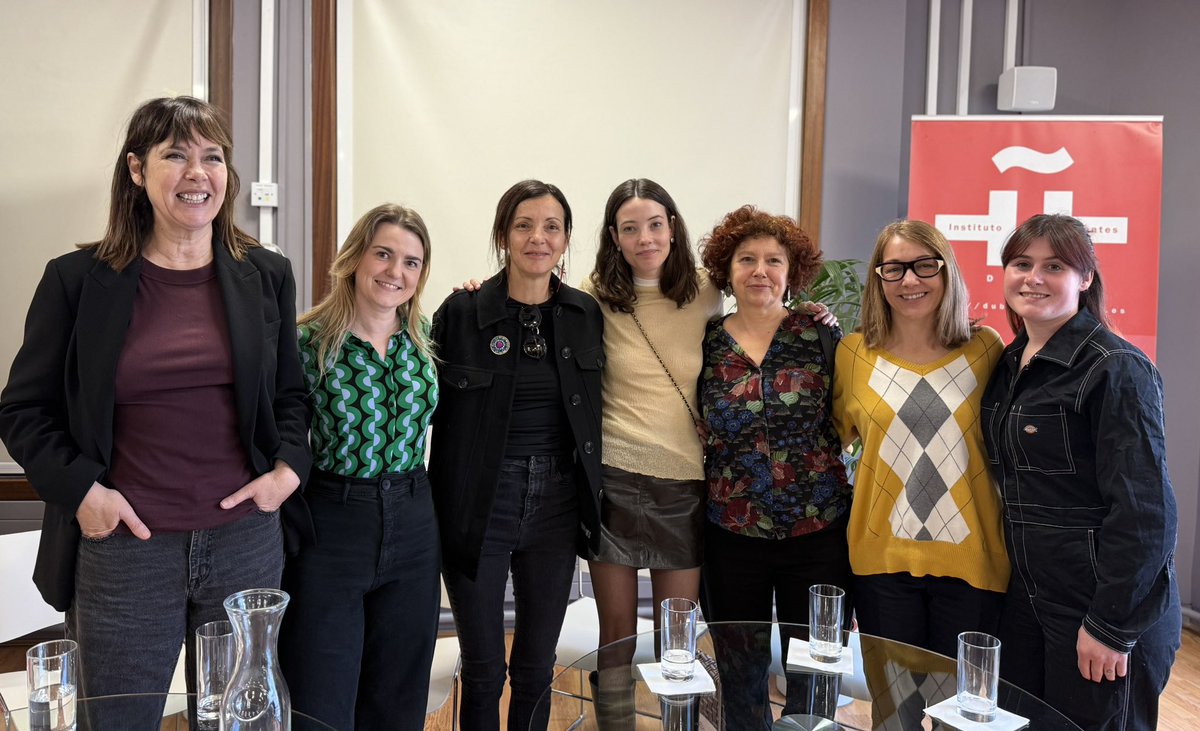 Instituto Cervantes Dublín (@icdublin) on Twitter photo Han pasado varios días y las reflexiones de Icíar Bollaín, Nevenka Fernández, Lorea Lyons, Teresa Lavina, Mireia Oriol y <a href="/LozanoMabel/">Mabel Lozano</a> siguen resonando en nuestras cabezas.
Una de las mesas redondas más emotivas que recordamos en el Instituto Cervantes de Dublín 🎥 Han pasado varios días y las reflexiones de Icíar Bollaín, Nevenka Fernández, Lorea Lyons, Teresa Lavina, Mireia Oriol y <a href="/LozanoMabel/">Mabel Lozano</a> siguen resonando en nuestras cabezas.
Una de las mesas redondas más emotivas que recordamos en el Instituto Cervantes de Dublín 🎥