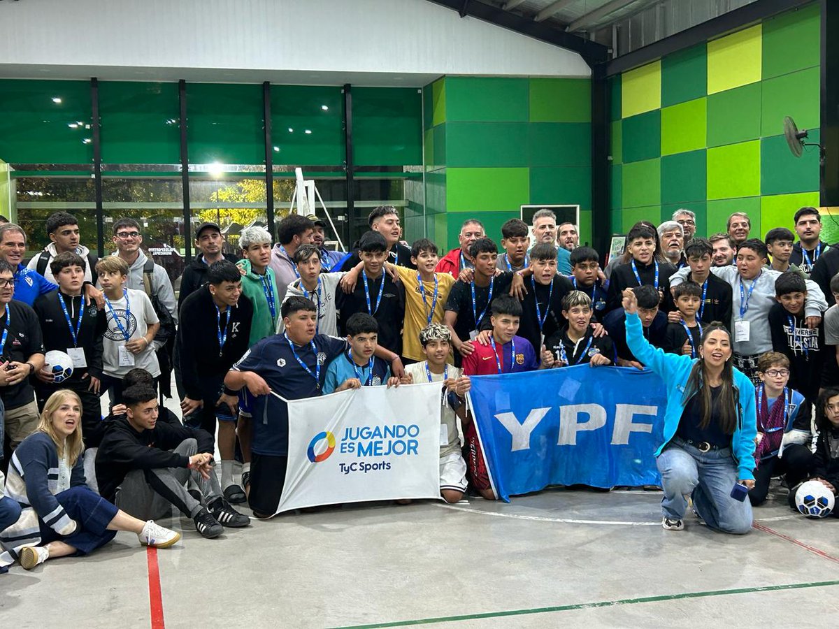 Se lanzó un ciclo de capacitaciones para clubes de barrio, junto a <a href="/YPFoficial/">ypfoficial</a>, <a href="/Fundacionedelp/">Fundación Estudiantes de La Plata</a>, <a href="/EdelpOficial/">Estudiantes de La Plata</a>, <a href="/Velez/">Vélez Sarsfield</a> y <a href="/VelezSocial/">Vélez Social</a>.
La iniciativa está pensada para aquellas instituciones que son formadoras de talento deportivo y humano y que juegan un papel importante de