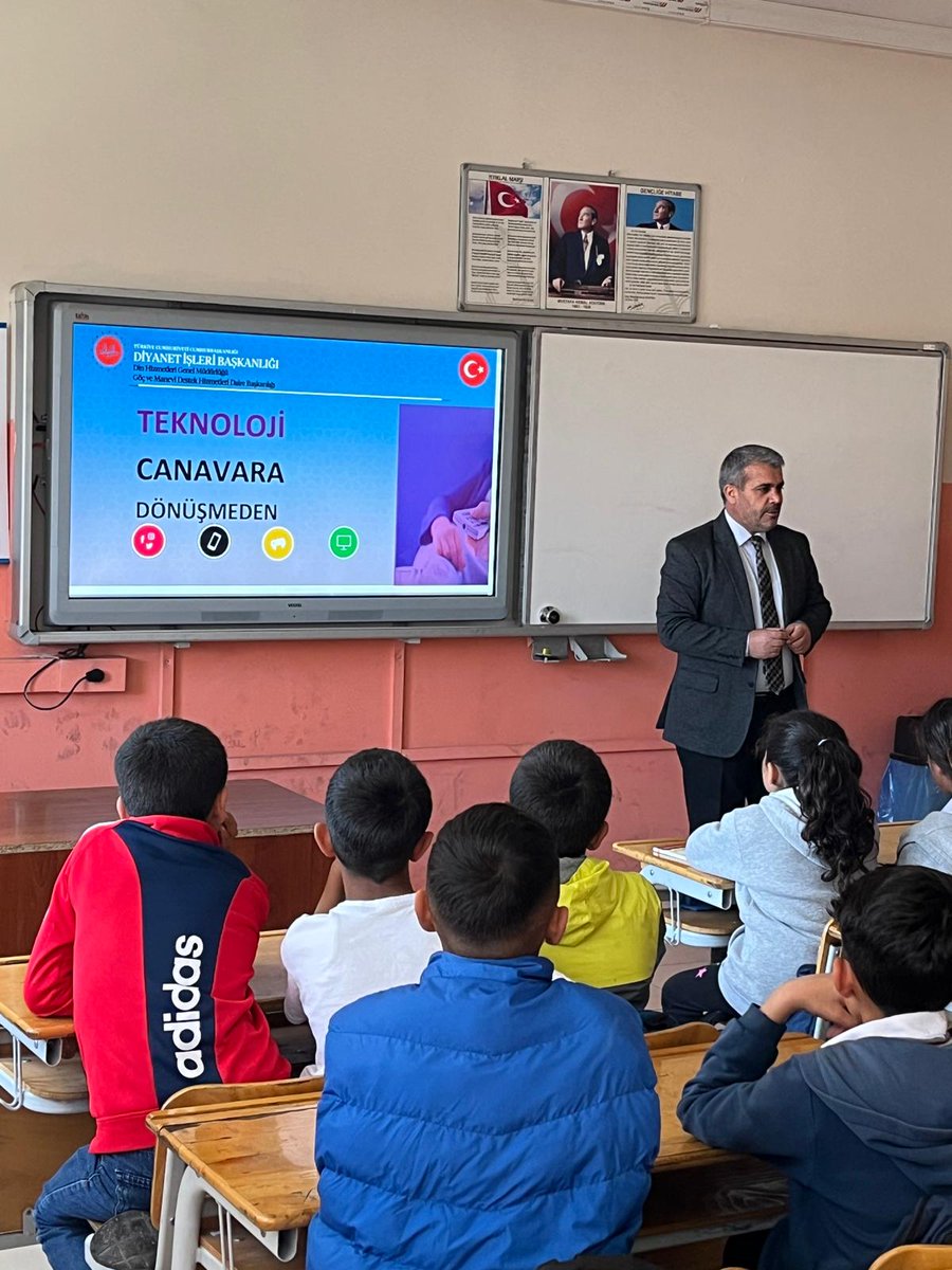 AlparslanOrt's tweet photo. İlçe Müftümüz Sayın Şahmurat KAYA,okulumuzda ögrencilerimize yönelik"Dijital Bağımlılıkla Mücadele"semineri gerçekleştirdi. Müftümüze teşekkürlerimizi sunuyoruz 
 @tcmeb @agrimem @hasan_kokrek  @tutakmem @mehmetk37779583  @tutakmuftuluk https://t.co/hbHQ7BxCbT