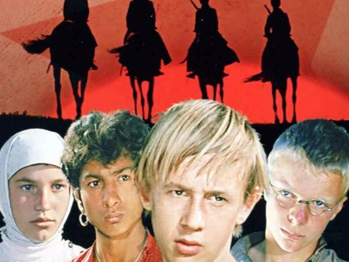 29 апреля 1967 года состоялась премьера художественного фильма «Неуловимые мстители», снятого на киностудии «Мосфильм».
Фильм был снят по повести Павла Бляхина «Красные дьяволята».