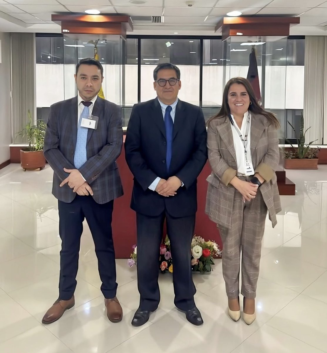 👨🏻‍⚖️ #AHORA | El presidente de la <a href="/CorteNacional/">Corte Nacional de Justicia</a> de Justicia, Dr. José Suing <a href="/Ppsuing/">Jose Suing Nagua</a>, mantuvo una reunión de coordinación con la Dra. Gabriela Moreira <a href="/Gaviotagma/">Gabriela Moreira A.</a>, Decana de la Facultad de Ciencias Jurídicas y Políticas de la Universidad Técnica Particular de Loja <a href="/utpl/">🎓 UTPL</a>, para