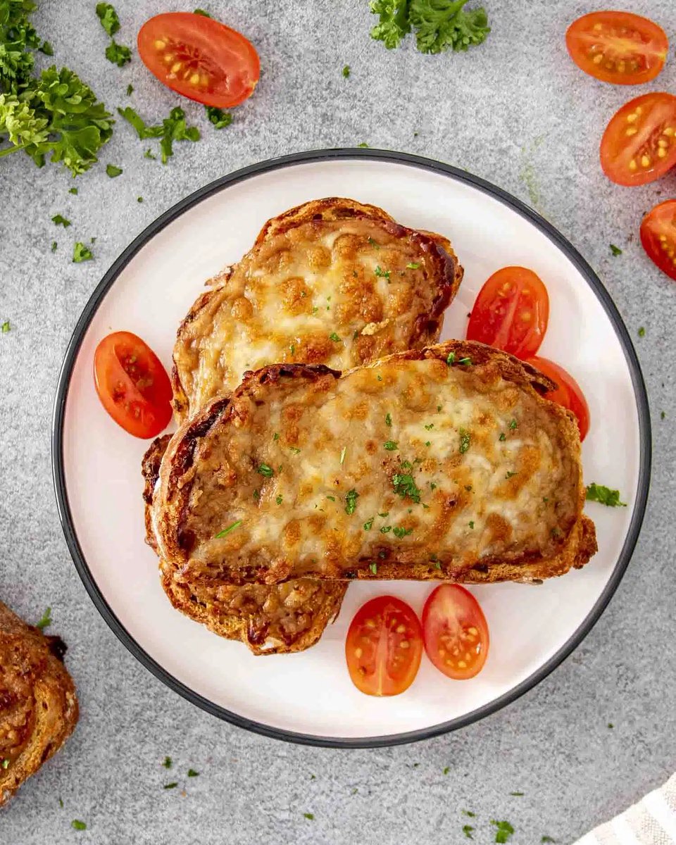 KayaSinan122's tweet photo. Cheesy, toasty perfection 🍞🧀 Adding this to today's comfort food lineup. 😍 #Foodie #ToastGoals https://t.co/hn8bysoprb