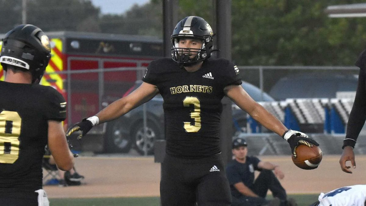 IN CASE YOU MISSED IT: Former <a href="/CampusColts/">@campuscolts</a> <a href="/tyler_kahmann33/">Tyler Kahmann</a> joined <a href="/PatStrathman/">Pat Strathman</a> on <a href="/ESPNWichita/">ESPN Wichita 92.3</a> today after signing with the Indianapolis Colts! #usd261derful #COLTSTRONG

PODCAST: espnwichita.com/podcasts/
PHOTO: Emporia Gazette