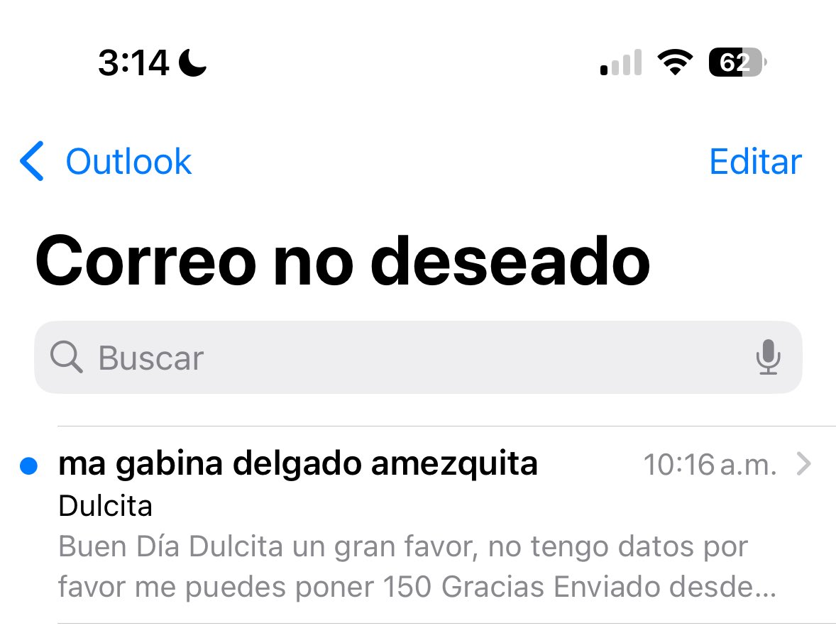 CoraimaBerlin's tweet photo. Mi mamá me hizo el día hoy con su solicitud de saldo por correo 😂
Que claramente no vi, se fue a spam porque venía el correo institucional de su trabajo. https://t.co/CgAxR3d2E8