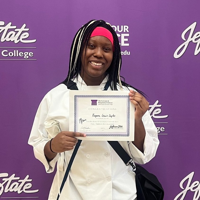 JEFCOED's tweet image. Hats off to McAdory High senior Keyana Lewis-Sayles for winning the annual &quot;For the Love of Cooking&quot; competition at Jefferson State .👩🏾‍🍳🍛 Her win earns her a full ride scholarship!!
Wondering what she cooked up for the judges? Spicy honey chicken!🌶️🍗 @JEFCOCareerTech