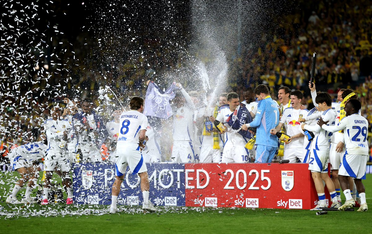 😁 What a group! #lufc