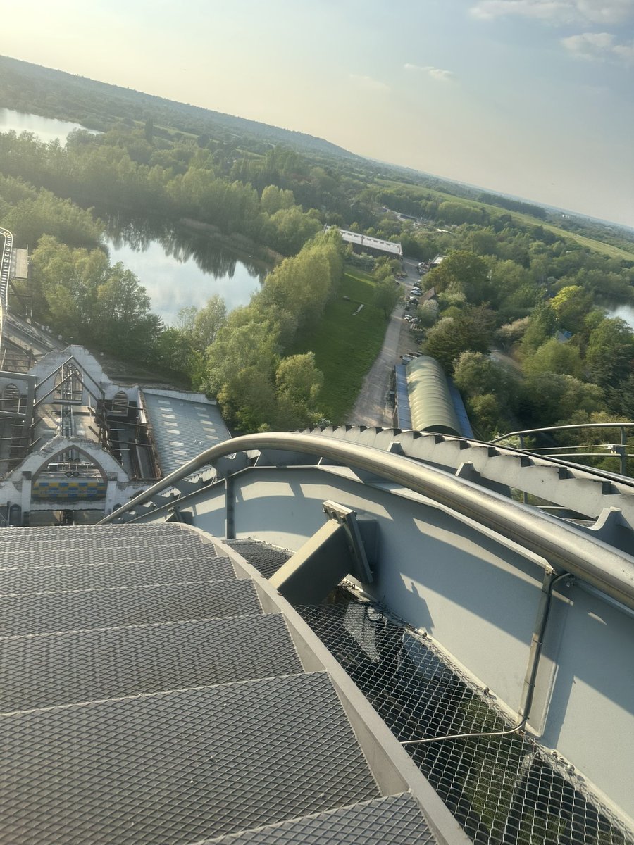 sammy_jones50's tweet photo. Had such a great time climbing The Swarm at @THORPEPARK
Can’t wait to Climb Hyperia in July!
#coasterclimb #theswarm #lifthill #hyperia https://t.co/sBUyCTa6YQ