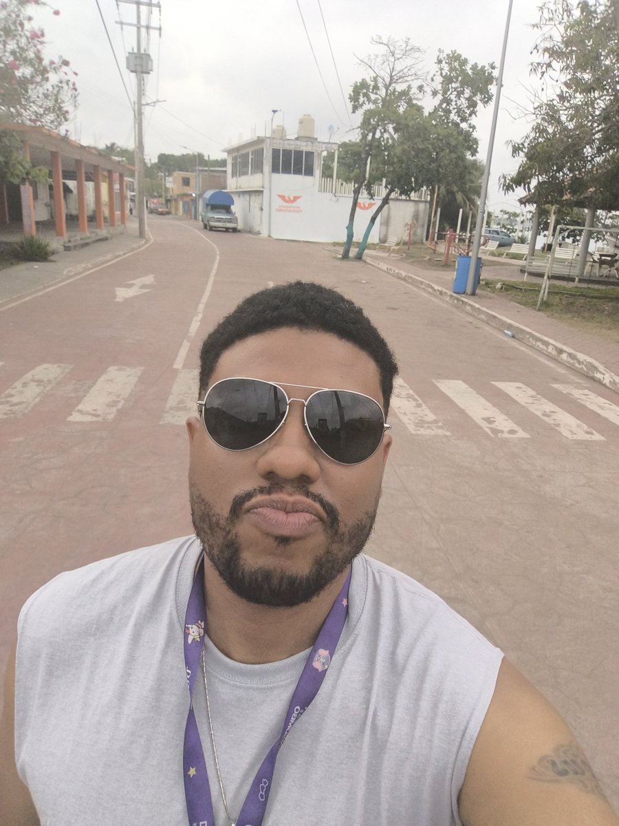 KravitzDavid22's tweet photo. Nuevo corte... Nuevo look, nuevas gafas 😎 https://t.co/wNhGlnaOg7