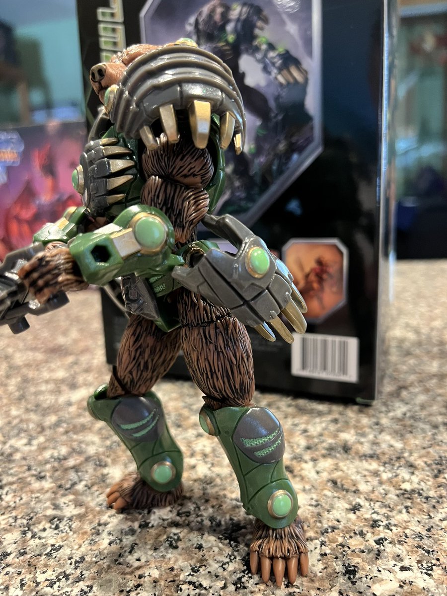 Toyhuntersholl2's tweet photo. Combat Creatures Bruinskul arrives!
Now a Bear action figure is what l'm about! You never see these.
His joints are great. Moves very easily.
#battlebeast #combatcreatures #bear #morphonauts #bruinskul #bearwarrior #onetwelvescale #ursaria #portalprime #alpharia #animalwarrior https://t.co/fap1JdBewt