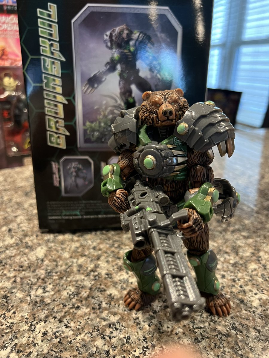 Toyhuntersholl2's tweet photo. Combat Creatures Bruinskul arrives!
Now a Bear action figure is what l'm about! You never see these.
His joints are great. Moves very easily.
#battlebeast #combatcreatures #bear #morphonauts #bruinskul #bearwarrior #onetwelvescale #ursaria #portalprime #alpharia #animalwarrior https://t.co/fap1JdBewt