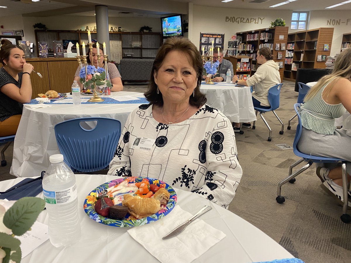 CareerKsd's tweet photo. A big THANK YOU to our Kearney Internship hosts! We’re so grateful for your partnership &amp; for joining us at today’s @BulldogsKHS  luncheon. Here’s to an amazing year! #PaisleyPaws #TripleTTire #CompletePT @KearneyMOEdu @sv_principal https://t.co/9x2VFg1HCy