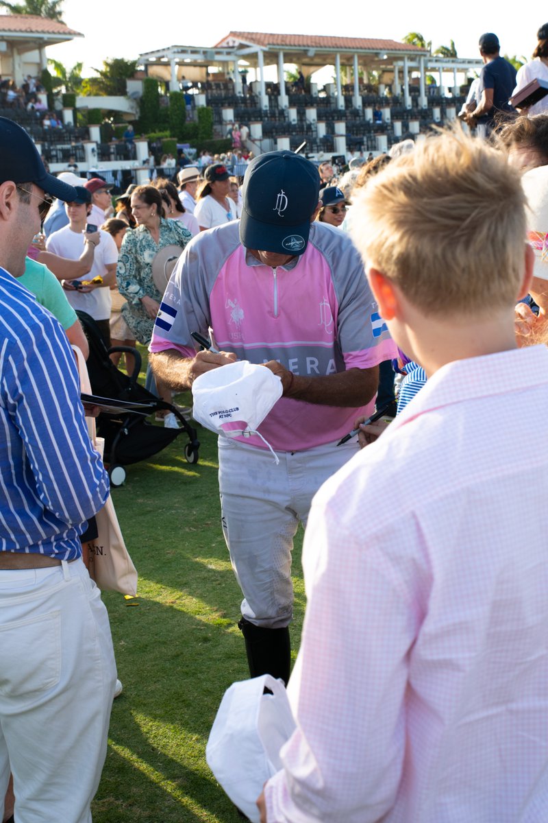 PoloAssociation's tweet photo. Proof that Adolfo Cambiaso’s signature moves are not just on the field! ✍️

#GauntletOfPolo #USOpenPolo #AdolfoCambiaso #Cambiaso #HighGoal #USPAPoloPlayer https://t.co/zMmecBXK6f