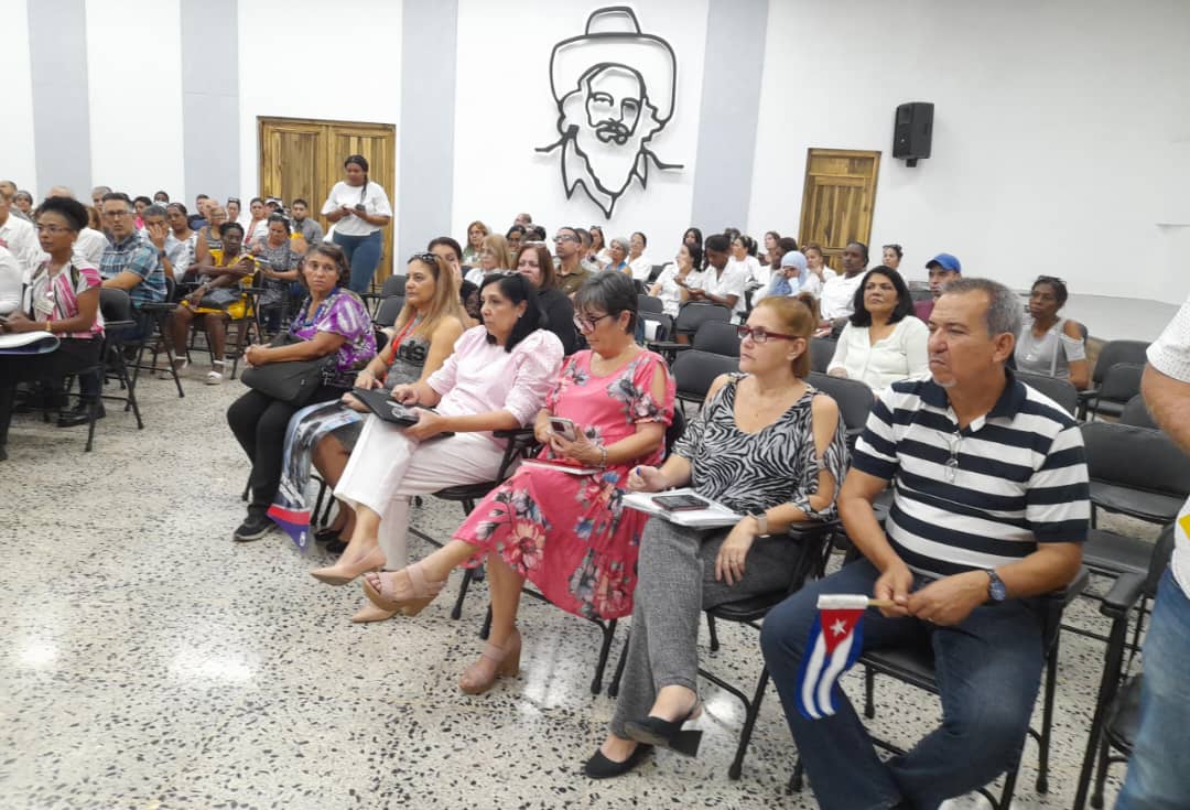 🇨🇺 En el encuentro, que sesiona en la sede del <a href="/MINSAPCuba/">Ministerio de Salud Pública de Cuba</a>, directivos del sector abordan acciones de aseguramiento para garantizar la atención médica a nuestro pueblo y la protección a las  instituciones. 
⚕ Los salubristas cubanos: #PorCubaJuntosCreamos

#1Mayo