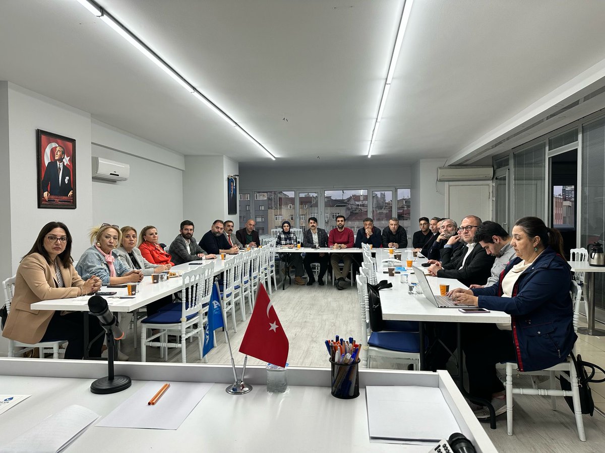 İstanbul İl Yönetim Kurulu haftalık toplantımızı gerçekleştirdik
istişare ettik.
⁦<a href="/alibabacan/">Ali Babacan</a>⁩ ⁦<a href="/istanbuldadeva/">DEVA Partisi İstanbul</a>⁩