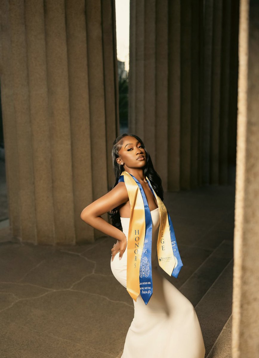 indyaaa1's tweet image. #May3rd🎓