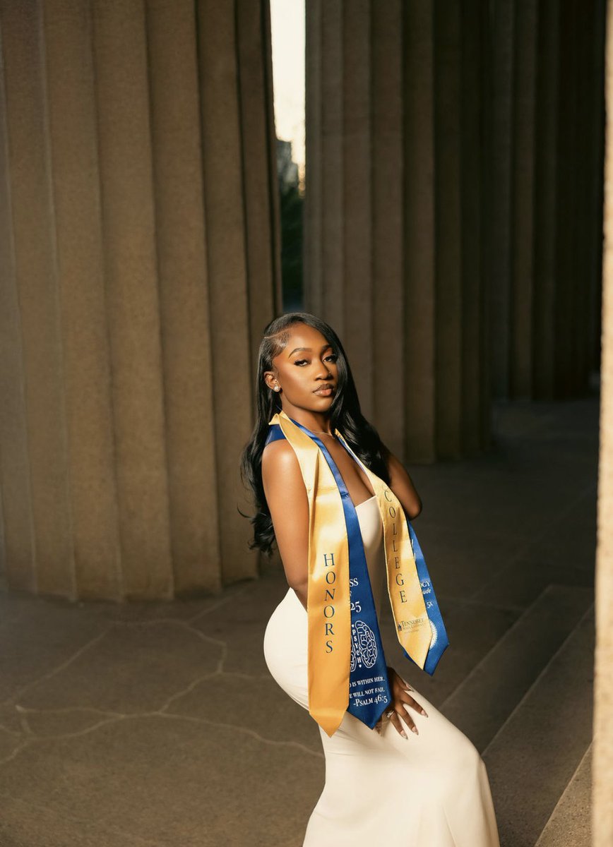 indyaaa1's tweet image. #May3rd🎓