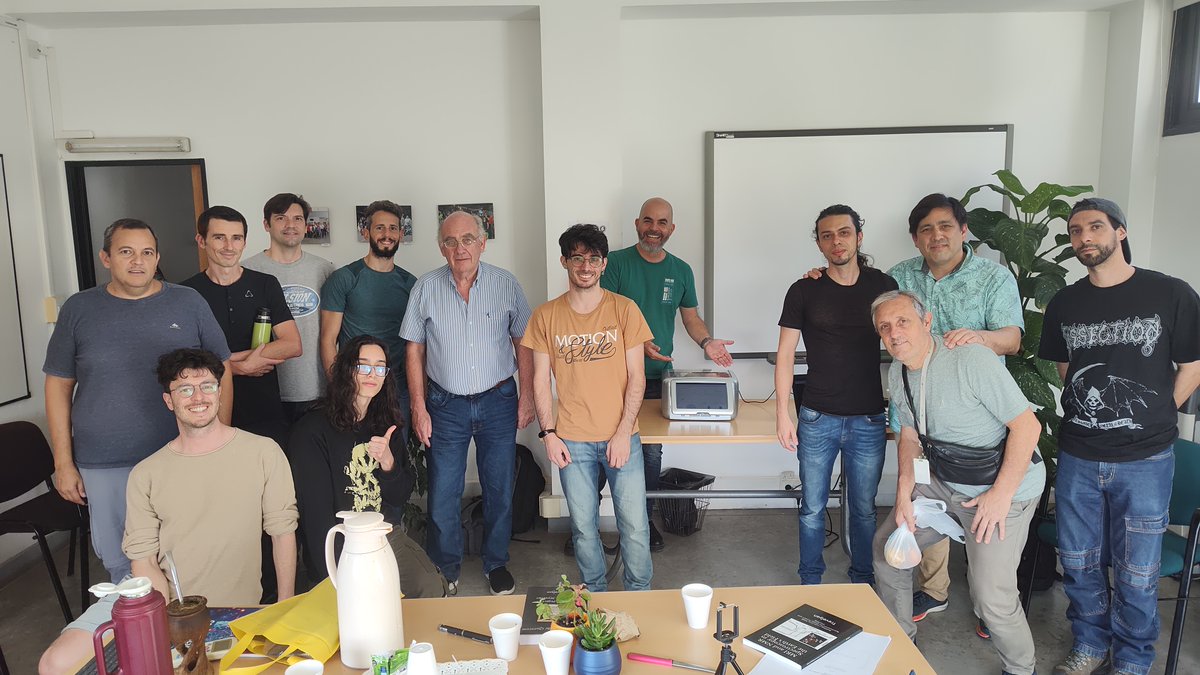 El viernes pasado recibimos a QNow en el LIFIA con un computador cuántico SpinQ de 2 qubits. Más que su poder de cómputo, nos inspiró como disparador de ideas. ¡Pronto compartiremos un protocolo de evaluación y resultados!

lifia.info.unlp.edu.ar/2025/04/29/dos…

<a href="/RedIPAISC/">ripaisc</a>