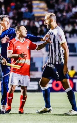🔵⚪️SORTEO UNA SUR⚪️🔵

ALIANZA LIMA 🆚 Cienciano
Viernes 2/05 19:30

Requisitos:

☑️ Like, RT y sigue esta humilde cuenta 
☑️ Alentar más que nunca
☑️ Putear a Cueva los 90min

Puedes participar hasta el Jueves 1/05 19:34, y tranqui aquí no ganan mis amigos 😌
ENTRADA
