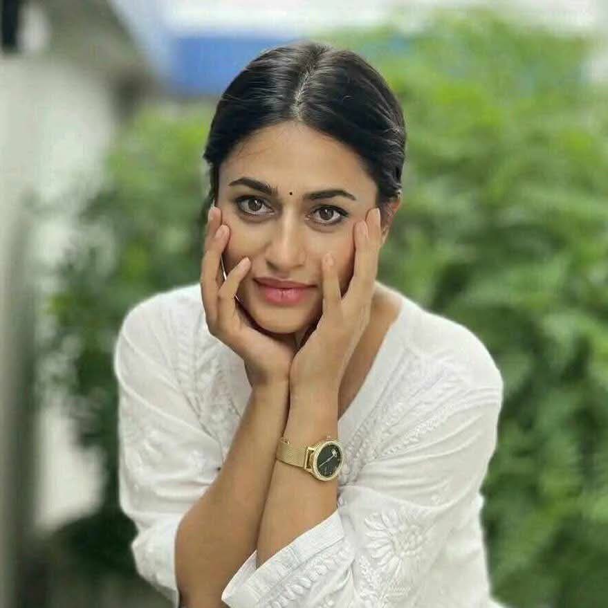स्यावास् ! सुरक्षा पन्तजी !! मुलुकले जीवन पद्धतिको रुपमा अवलम्बन गरिसकेको संघीय लोकतान्त्रिक गणतन्त्रको पक्षमा खुलेर वोल्न अझै कतिलाई सहज लाग्दैन। यस परिप्रेक्षमा पुर्व राजपरिवारवारे तंपाईको  अभिब्यक्ति विल्कुल शिष्ट ,  स्वाभाविक र साहसिक छ।