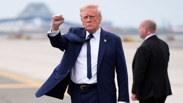 scoopistin's tweet image. BREAKING: 🇺🇸 Trump’s tariff plan could eliminate income taxes for those earning under $200k! 💥

Tax relief for the middle class? 🔥 Stay tuned!

#TrumpTax #TariffReform #MiddleClassRelief #Scoopist #CryptoNews #USPolitics #FinancialFreedom #TrendingNow