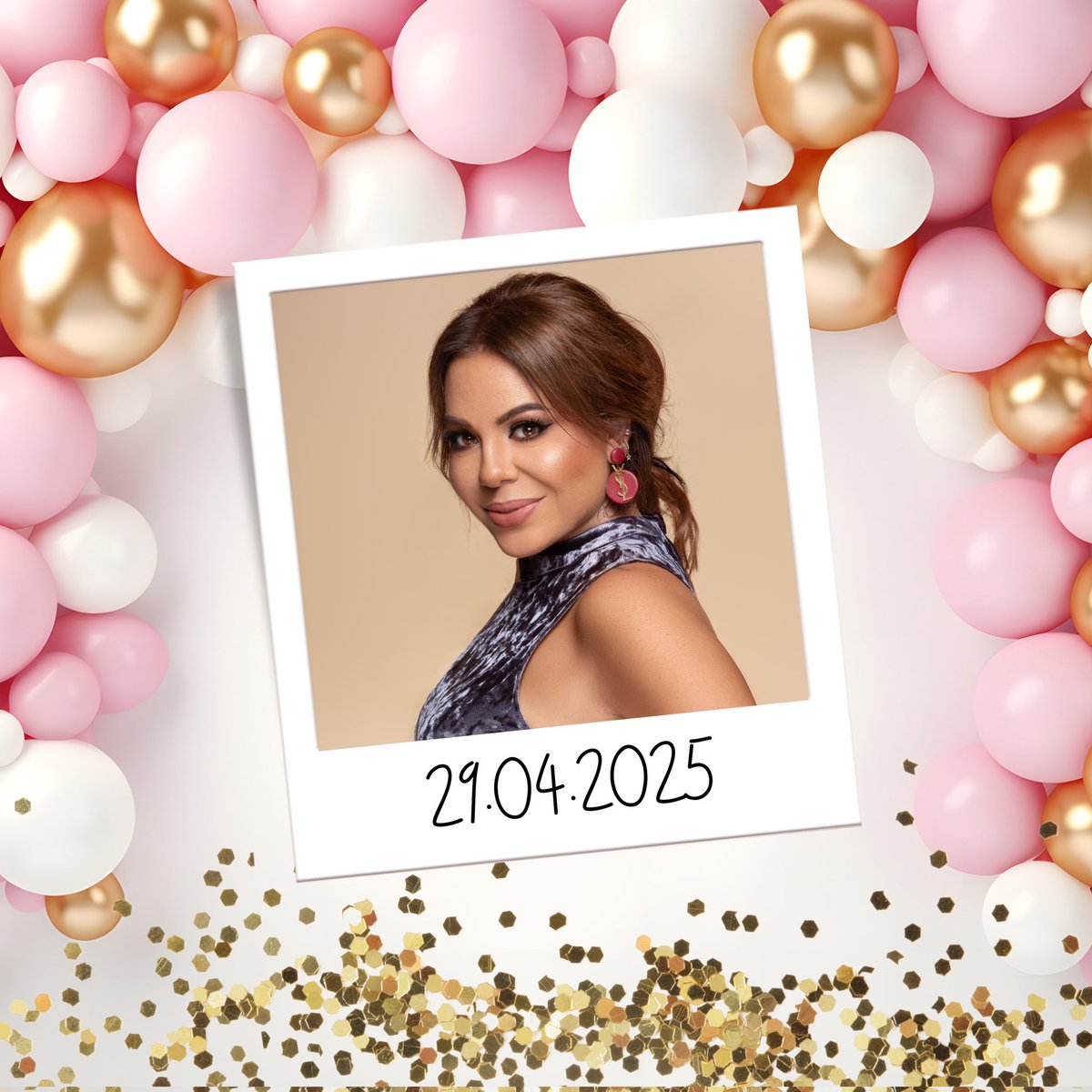 في عيد ميلادي....
لا يهمني إن انا كبرت عاما بقدر ما اتمنى ان يكون العام قد كبر بي واكون قد اضفت اليه بعضاً من افكاري ونجاحاتي وابتساماتي وصداقاتي...

لا يهمني كم صديقاً خسرت...فما كنت لأتخلى عنهم لو كانوا فعلاً اصدقاء...
لا يهمني كم دمعة ذرفت....طالما انها غسلت قلباً أثقلته