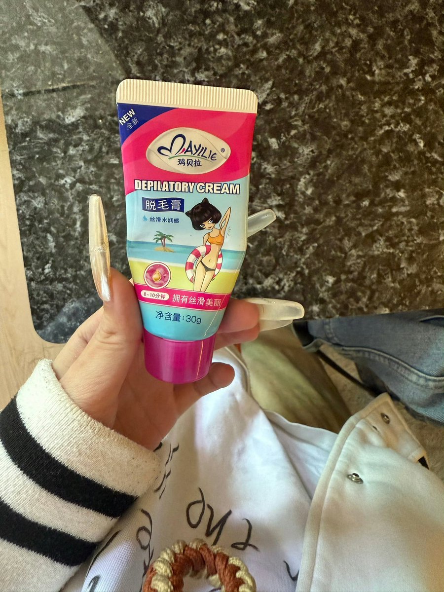 脱毛膏的牌子分享给你们，感觉还行吧不刺激