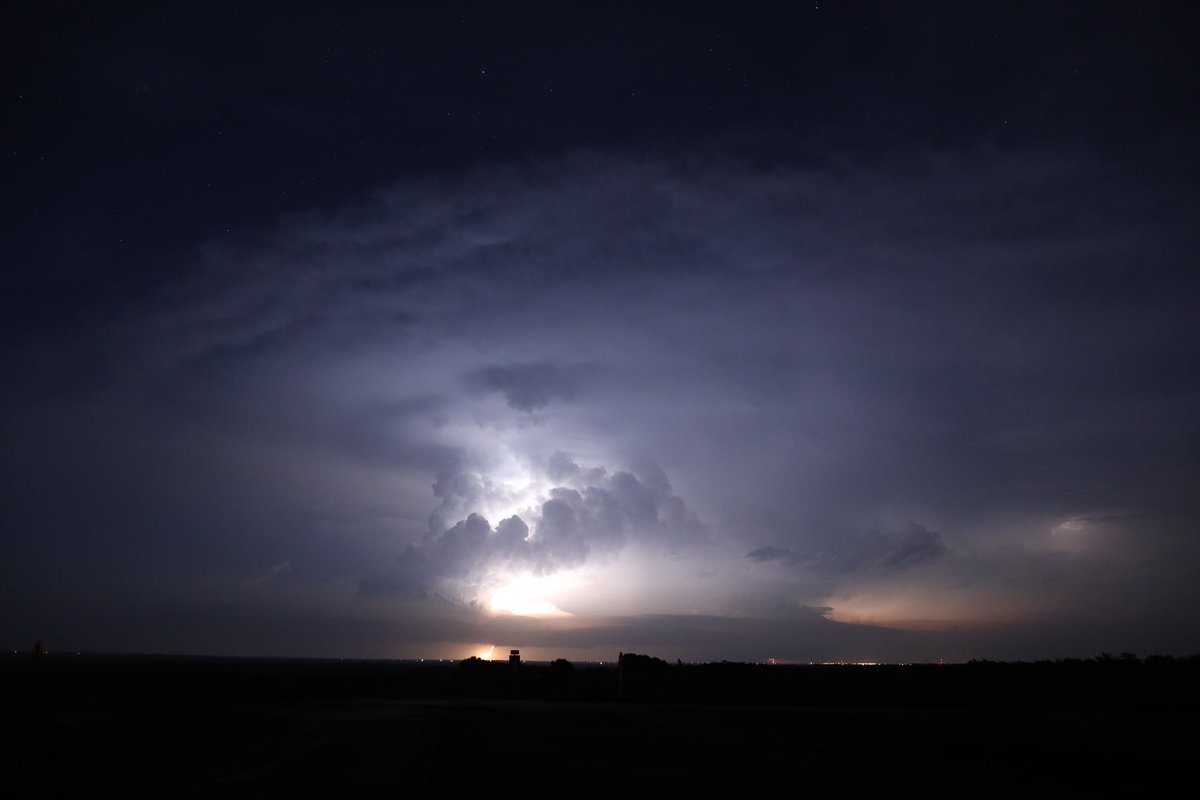 AndrewM1125's tweet photo. Few shots of the supercells in OK 

#okwx #txwx https://t.co/MvkdRtEolh