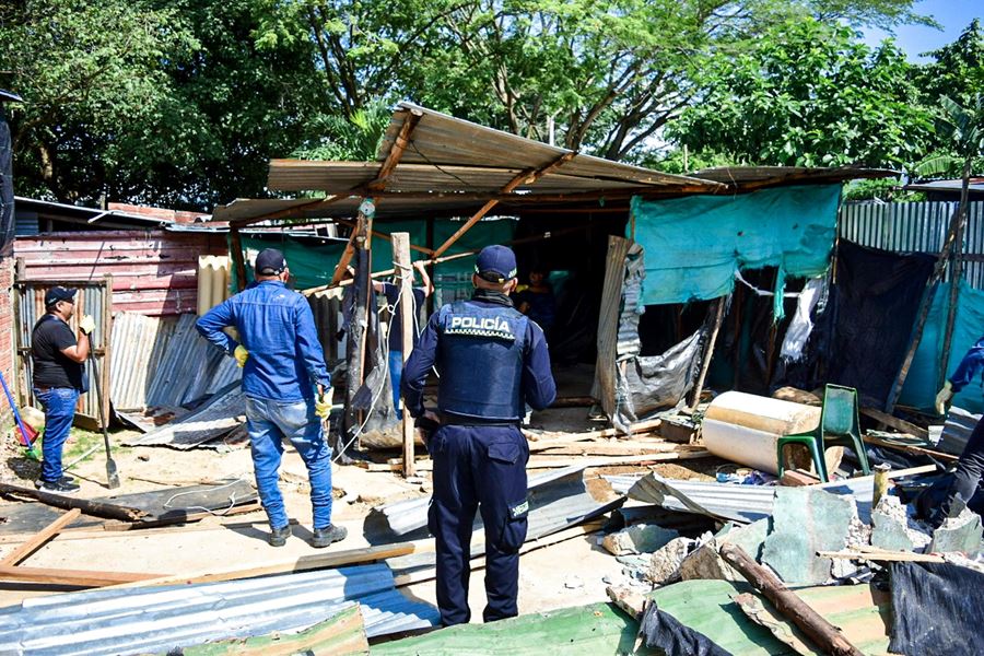Autoridades desmantelan cambuches y recuperan espacio público en asentamiento La Resistencia. casanareonline.co/autoridades-de… #CasanareOnline #SeguridadYopal #Microtráfico #EspaciosPúblicos <a href="/alcaldiadeyopal/">@alcaldiadeyopal</a>