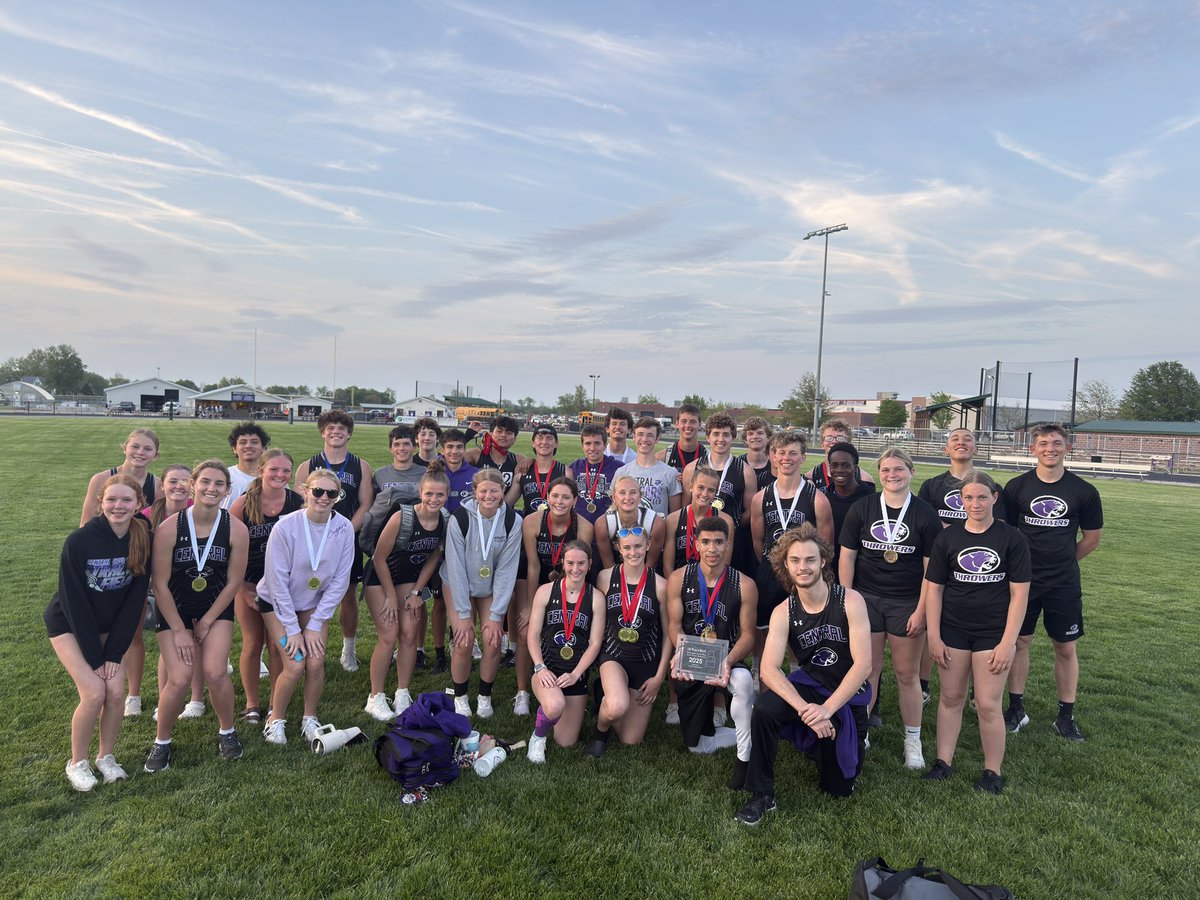 Boys 🥇Girls 🥉in the Tri County meet. Special congrats to Noah Hunt for breaking the meet record in the 400. 

Results: 
athletic.net/TrackAndField/…