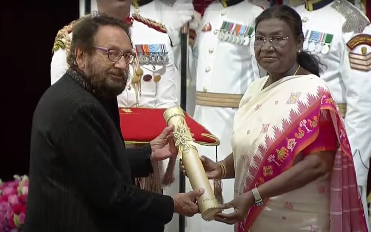 #PadmaAwards2025: #ShekharKapur received the Padma Bhushan Award for his contributions in the field of art.

The renowned filmmaker’s career is marked by iconic films like #Masoom and #BanditQueen

#padmaawards #PadmabhushanShekharKapur #trending #awards