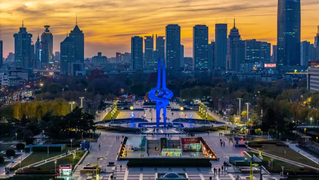 NewLaiwu's tweet image. 🚀Countdown to the May Day holiday begins! 🌟Prepare for an unforgettable night tour in #Jinan - from ancient springs to neon lights, and delve into vibrant streets, bustling night markets, and enchanting cityscapes.🎉 #JinanNights #MayDayMagic