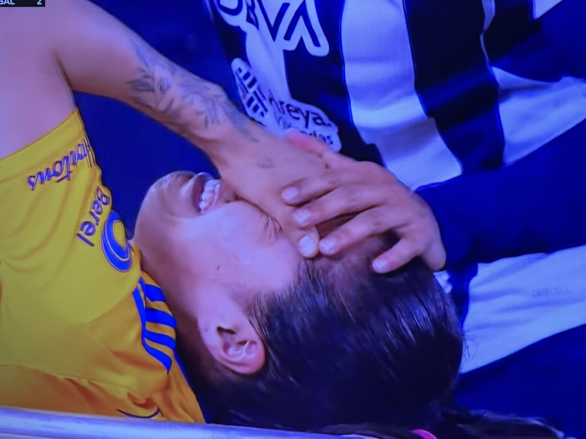 ivanups_'s tweet photo. Si la Maga Ovalle sufre, todo el futbol mexicano sufre. 😭 https://t.co/wOoA4wiCYF