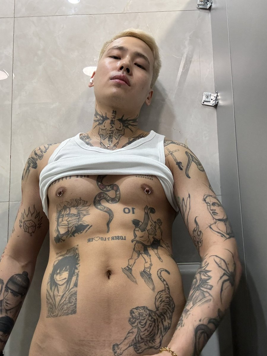 En el baño de mi gimnasio te espero