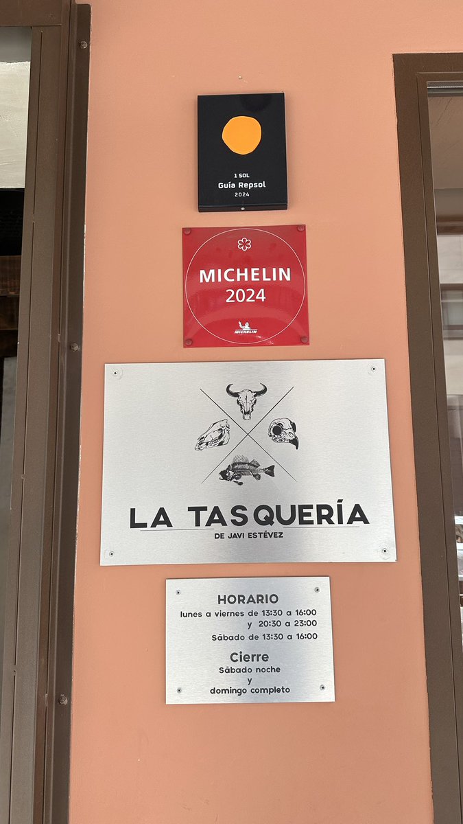 Y ir fin probamos la tan deseada cabeza de cochinillo de <a href="/LaTasqueria/">La Tasquería</a> y <a href="/ChefJaviEstevez/">ChefJaviEstevez</a>.
