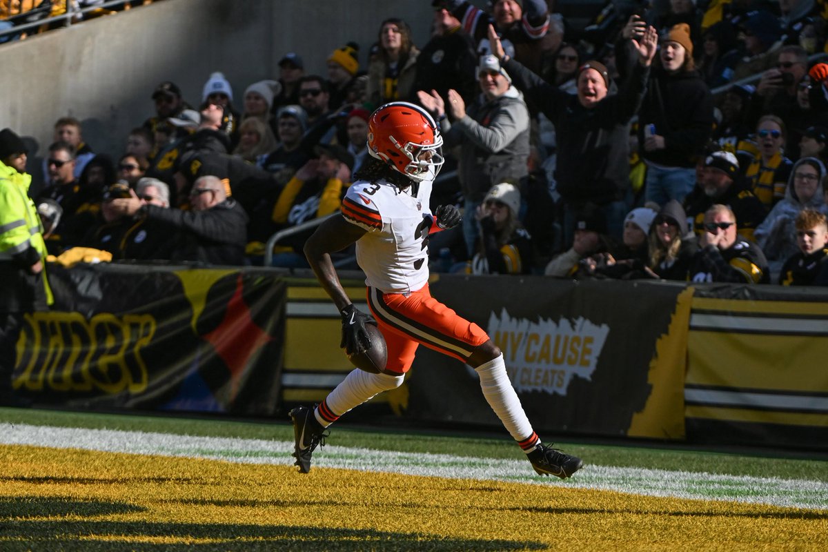 _MLFootball's tweet image. WHO IS STOPPING THIS #BROWNS OFFENSE…?
QB: Shedeur Sanders
RB: Quinshon Judkins
RB: Dylan Sampson
WR: Jerry Jeudy
WR: Cedric Tillman
WR: DIONTAE JOHNSON
TE: David Njoku
TE: Harold Fannin
LT: Dawand Jones
LT: Joel Bitonio
C: Ethan Pocic
LG: Wyatt Teller
RT: Jack Conklin
🧐🧐🧐
