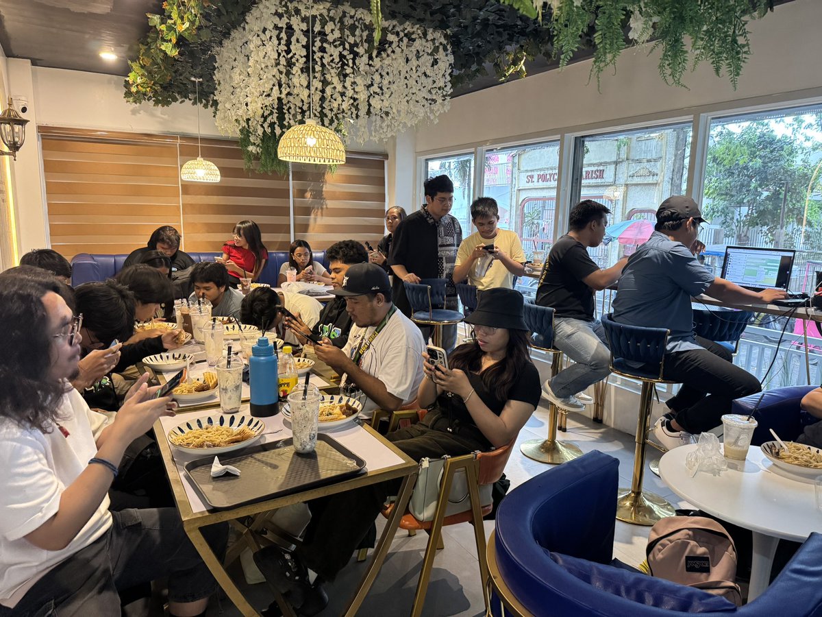 EironFycee's tweet photo. The @CryptitaPlays &amp; @Trustwallet @TrustWallet_Fil  meetup in Biyaya's Bean Cafe &amp; Restaurant.
Topic: #Stablecoins 

The very basics of storing &amp; keeping seed-phrase SAFE, &amp; avoid phishing links before diving into technical stuff.

#CryptitaPlays #TrustwalletFIL
A thread 🧵👇 https://t.co/rrJyUGv6BH