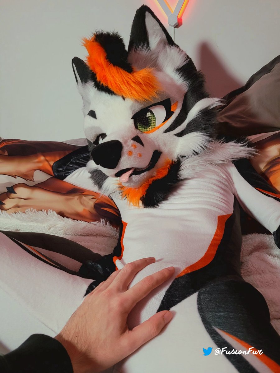 FusionFur's tweet photo. Sometimes, you gotta take matters in your own hands~ 🥴💕

🤚🏻 @AlcepiadeAD https://t.co/3gHr8Uh24T