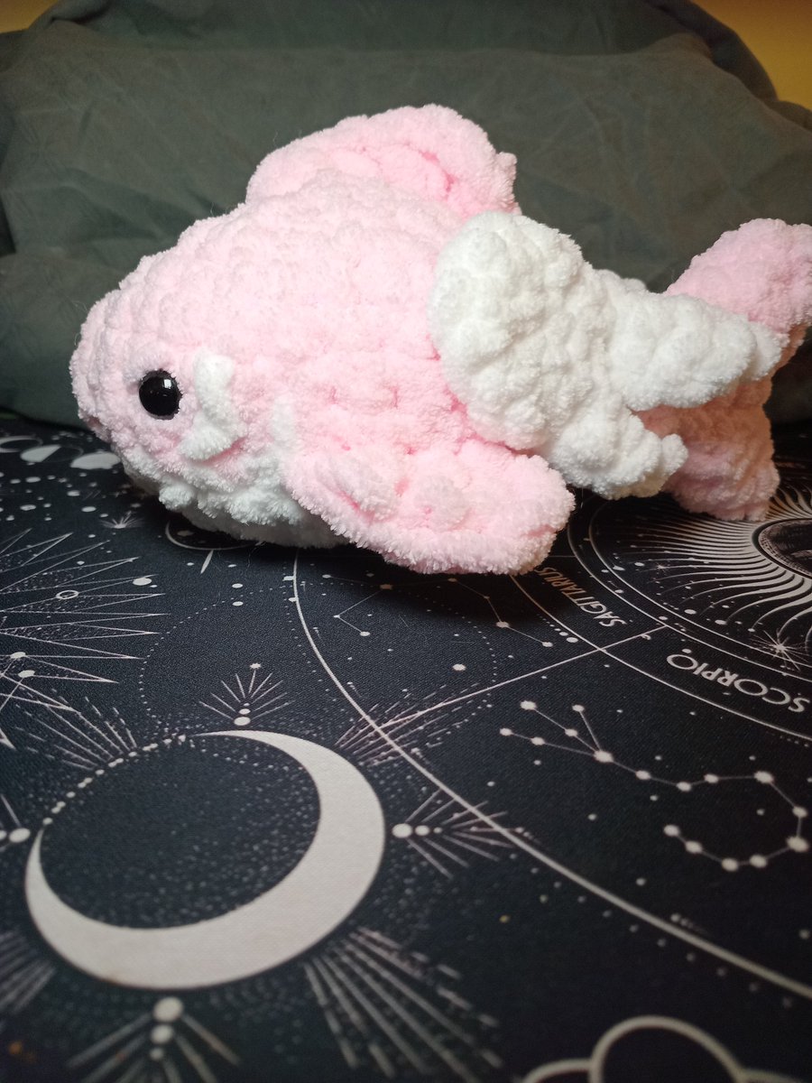 twoahlah's tweet photo. I take horrible pictures but I made one of Juno's sharks from her mythic skin! Phobos! Wouldve done both but I only have pink and I need to stop buying stuff 🙃 https://t.co/pTu5dq9Le8