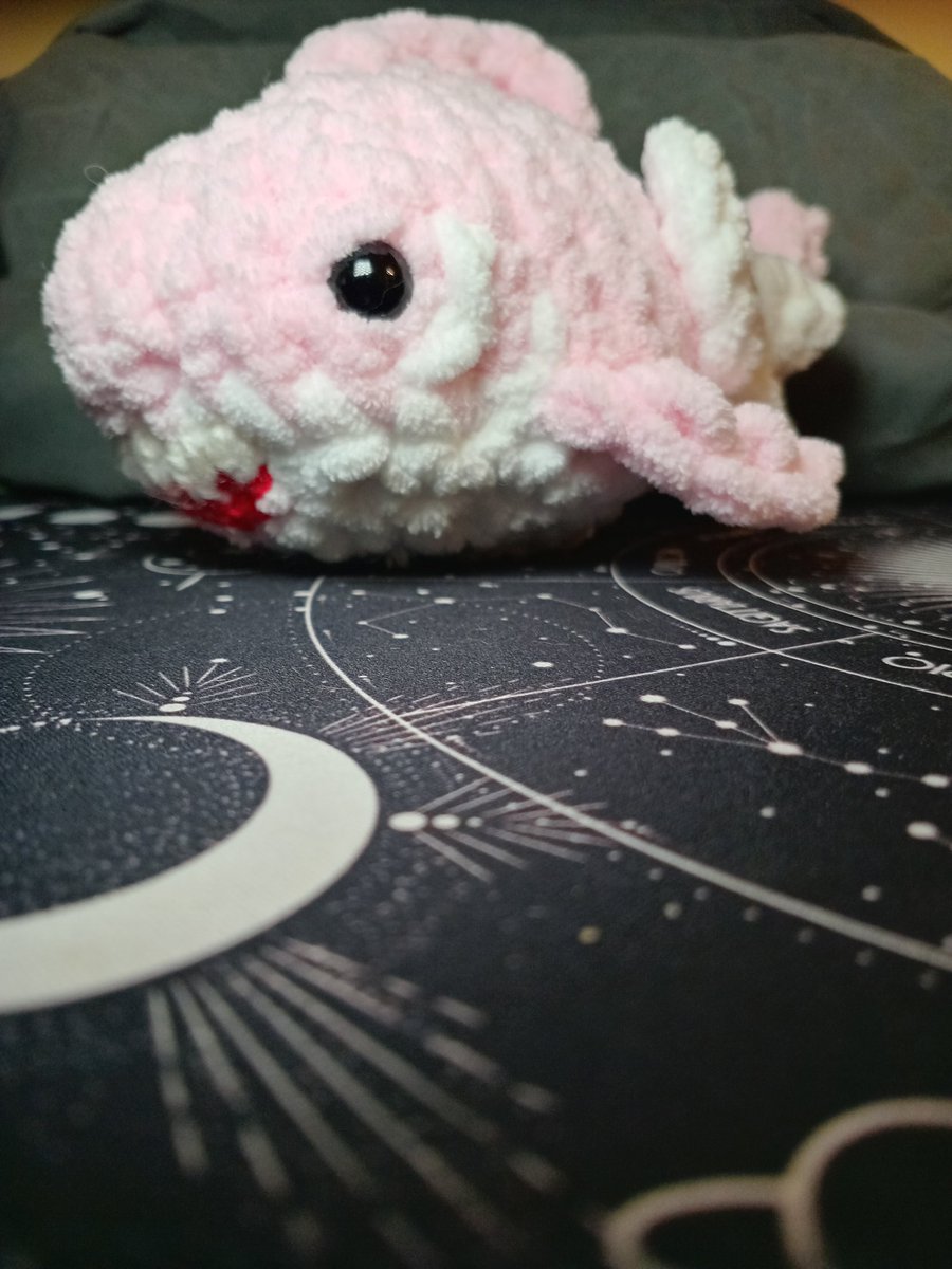 twoahlah's tweet photo. I take horrible pictures but I made one of Juno's sharks from her mythic skin! Phobos! Wouldve done both but I only have pink and I need to stop buying stuff 🙃 https://t.co/pTu5dq9Le8