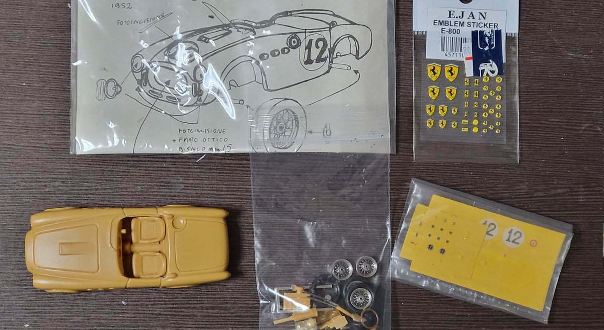 take_gyonou's tweet photo. #Cカーandルマンカーコンペ2025
昨日は
43 の製作会がありまして、Ferrari 340 America
を作り始めました。
ル・マン出場車なので、こいつで参加します。
主催のEASTさん、参加の皆様宜しくお願いします。
一日目はバリを取って、タイヤにホイールをハメただけ。
#43オモロー
#Club43 https://t.co/6vyXWNsHb2