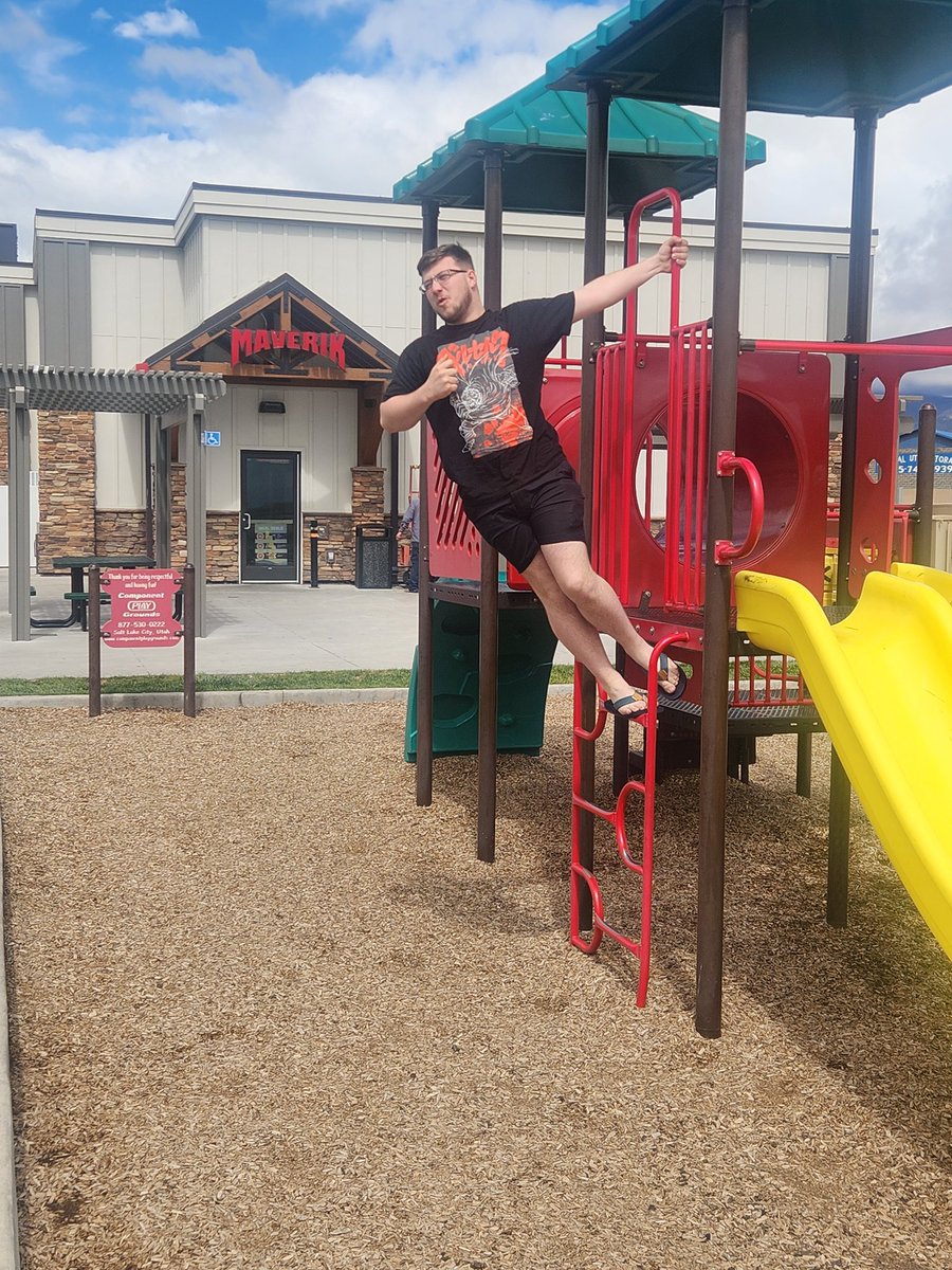 On our back from vegas we decided it was time for a recess break <a href="/OaVonBismarck/">Oa 🚘 Major’s Mansion 🏠</a>