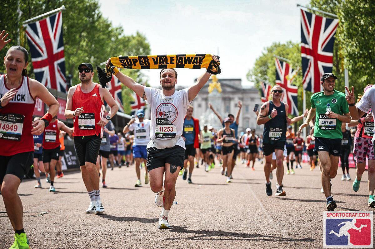 korUnityupdates's tweet photo. @OfficialPVFC SVA on Saturday ✅ PB in London marathon on Sunday ✅ @BradPVFCwilson https://t.co/pi3ZTPrjJ6