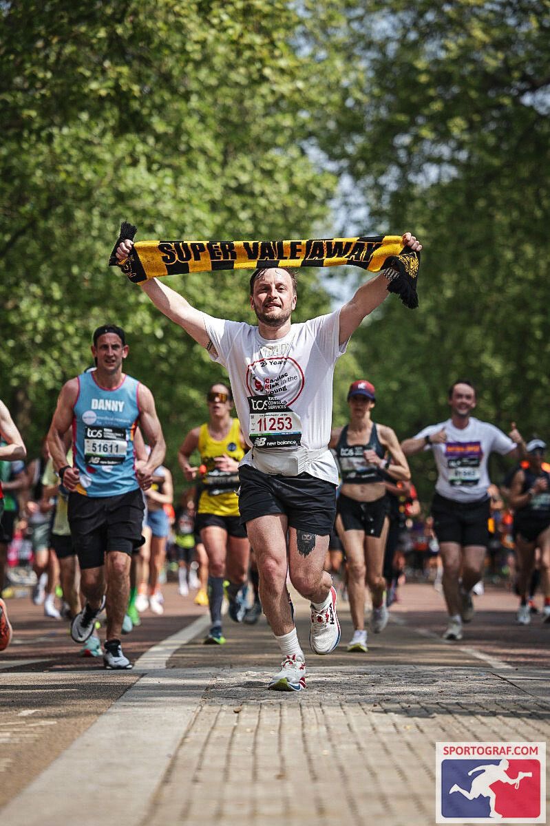 korUnityupdates's tweet photo. @OfficialPVFC SVA on Saturday ✅ PB in London marathon on Sunday ✅ @BradPVFCwilson https://t.co/pi3ZTPrjJ6