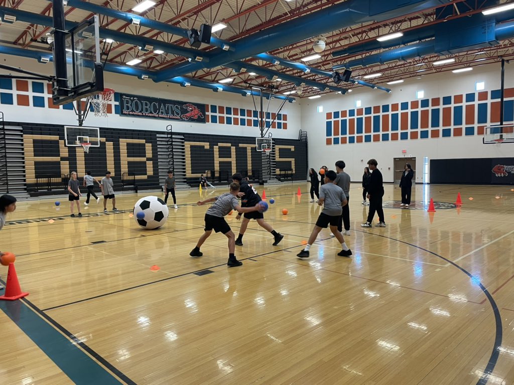 Athletic periods at the middle schools! Kids are getting after it. The future is bright. <a href="/Puentes_MS/">Greta June Brasgalla</a> <a href="/SRMS_Generals/">Janet Carrillo</a> <a href="/PHills_HS/">Pebble Hills High School</a> #RISE