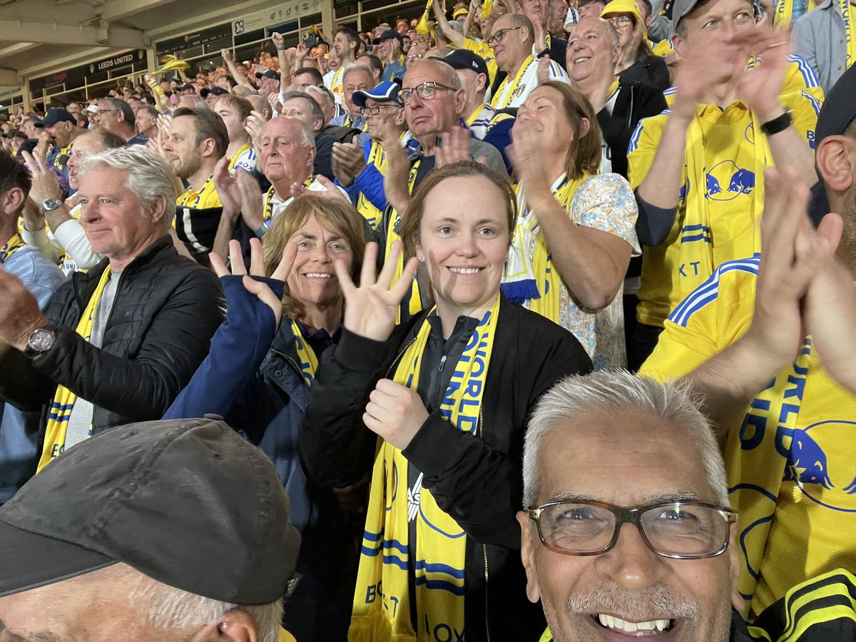 drmahendrapatel's tweet photo. Galloping to the top again — and saying ‘bye to championship football at @EllandRoad once and for all!
#LUFC #LEEBRC 

Leeds Utd 4-0 Bristol City

Unbelievable atmosphere — sensational! A truly memorable night! Going up, going up, going up! #FARKE 

@gurucox https://t.co/Qy8fFT1qEA