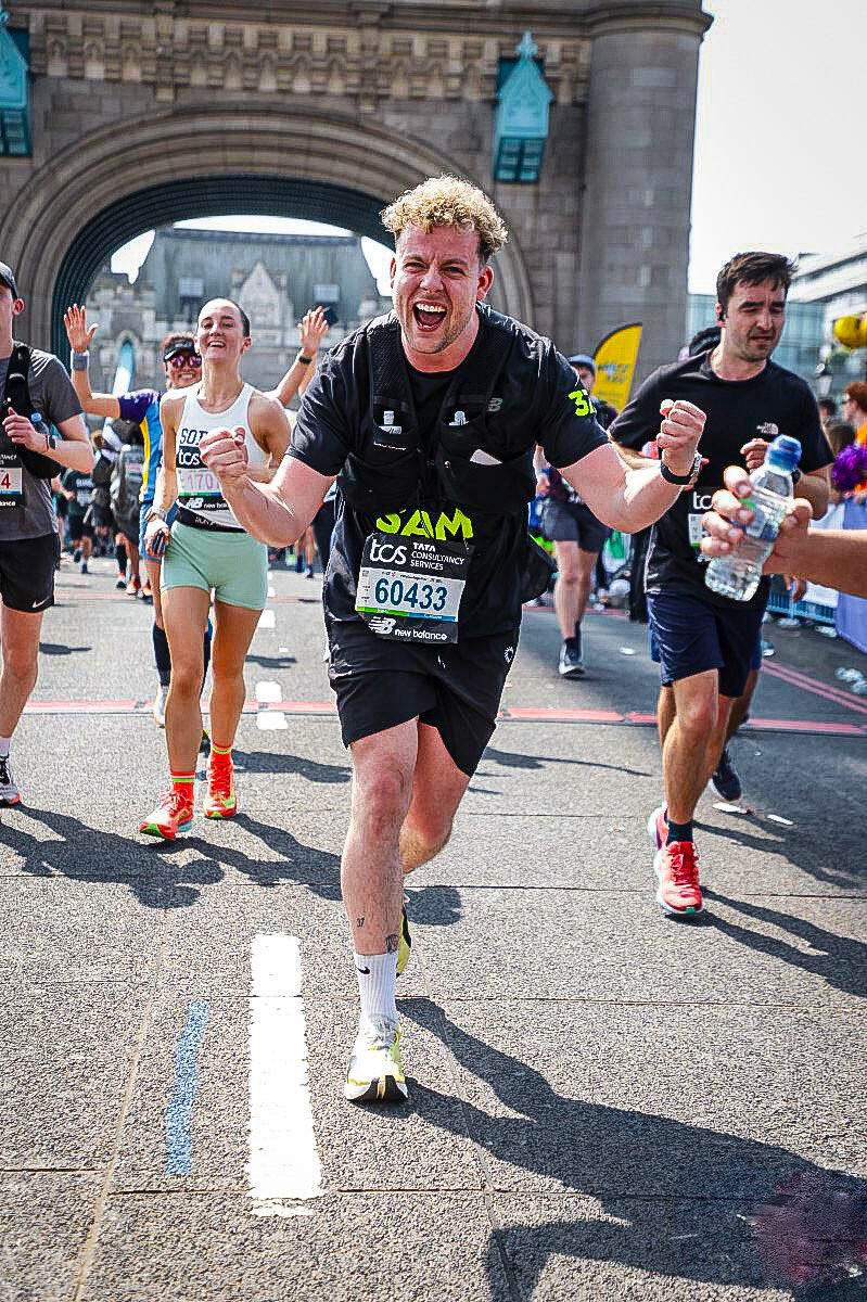 I understood the brief when I passed Tower Bridge yesterday #LondonMarathon