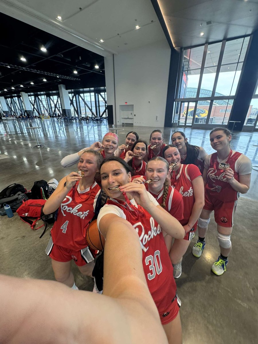 Aubrey Lamberti (@aubreylamberti1) on Twitter photo Fun weekend in Milwaukee! We battled hard, played together and went 4-0! <a href="/il_RocketsGBB/">il.rockets.GBB</a> Fun weekend in Milwaukee! We battled hard, played together and went 4-0! <a href="/il_RocketsGBB/">il.rockets.GBB</a>