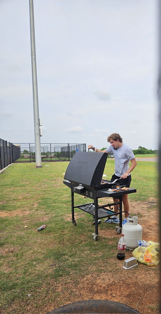 TheInjuredList (@tapeiceadvice) on Twitter photo Is there anything <a href="/laner8823/">Lane Whitworth</a> can't do!?
Tailgate cooking at baseball game whilst on the phone.
#multitasking Is there anything <a href="/laner8823/">Lane Whitworth</a> can't do!?
Tailgate cooking at baseball game whilst on the phone.
#multitasking