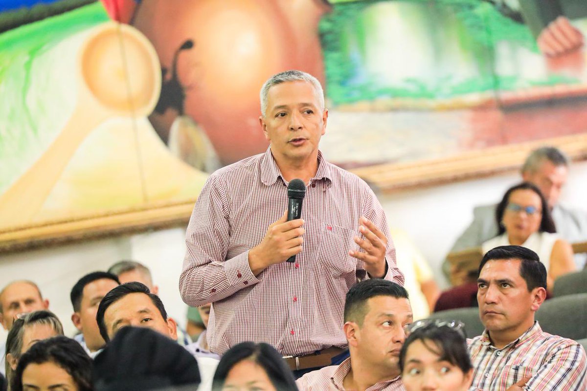 ¡Llegamos a la 1ra Mesa Pública 2025 del PAE #AliMenteEnGrande!

Junto a alcaldes, rectores y entes de control renovamos el compromiso con nuestras niñas, niños y jóvenes.

Desde aquí conversamos con total transparencia sobre cómo seguiremos ejecutando este programa que alimenta