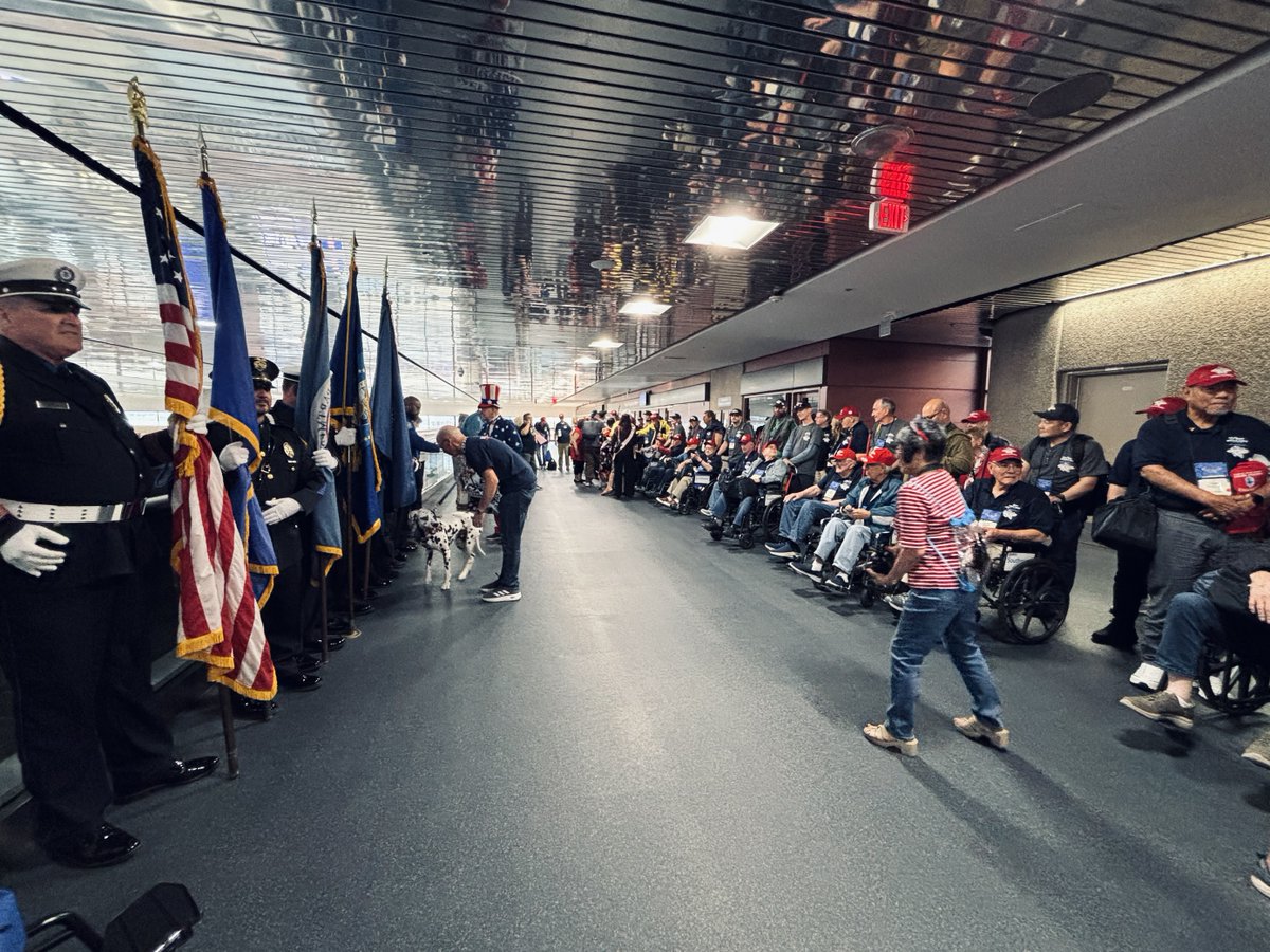What a night! 🤩 LAS welcomed back local war veterans after visiting Washington D.C. memorial sites for the respective wars they served in. Friends, family and current servicemen and women came out to celebrate the veterans as they arrived home. 🫡 🇺🇸 #ThankYouForYourService